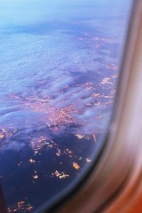 国际足球锦标赛掀起全球热潮，球迷狂欢